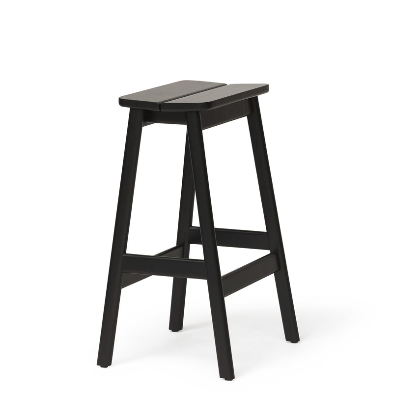Form & Refine - Angle Barhocker | Buche, schwarz gebeizt