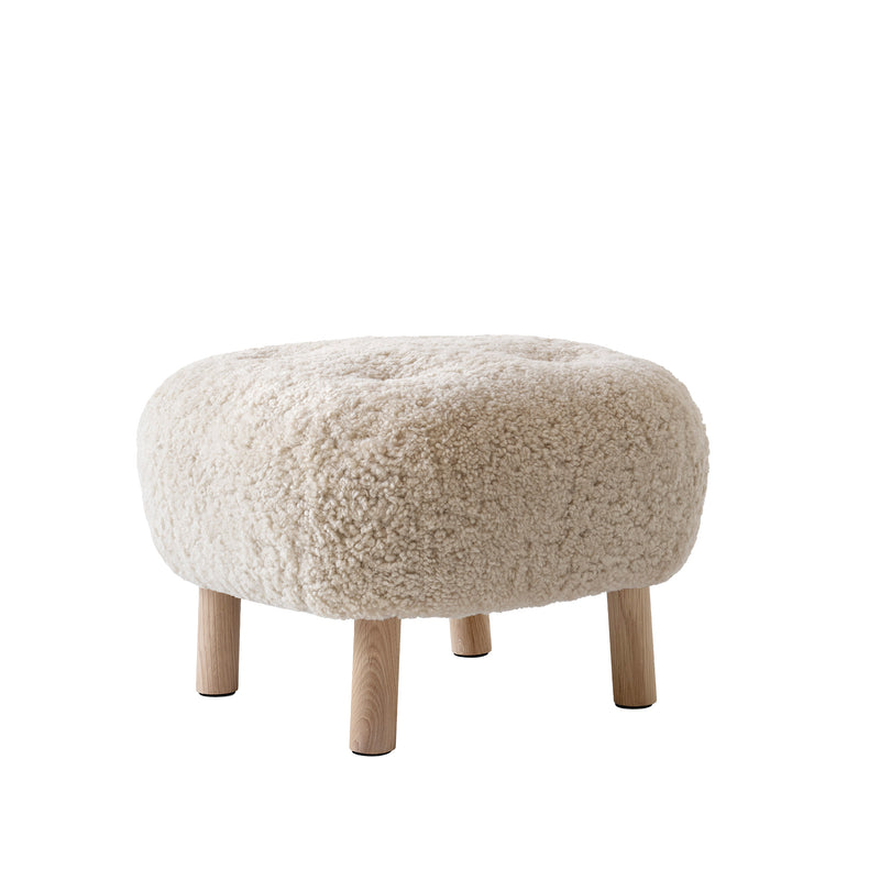 &Tradition - Pouf ATD1 für Little Petra Sessel | Schaffell Moonlight / Eiche geölt