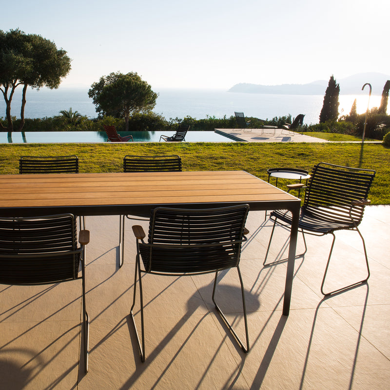 HOUE - CLICK Outdoor Dining Armlehnstuhl mit niedriger Lehne