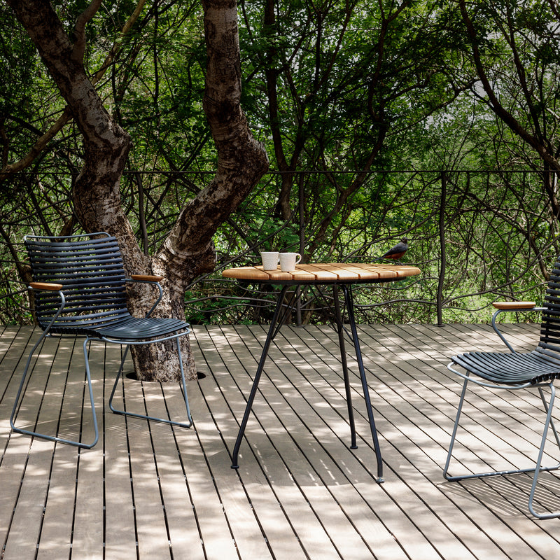 HOUE - CLICK Outdoor Dining Armlehnstuhl mit niedriger Lehne