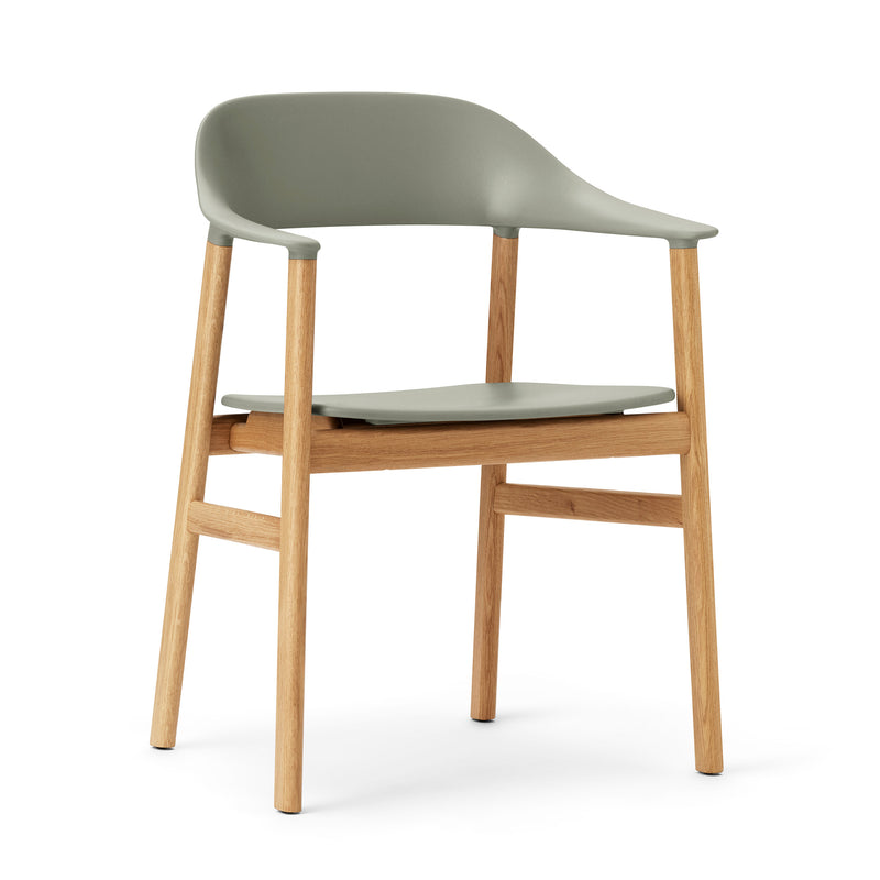 Normann Copenhagen - Herit Armlehnstuhl | staubgrün / Eiche natur