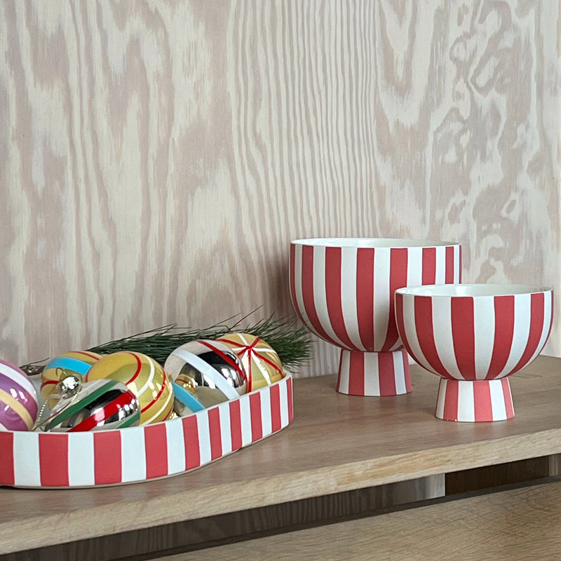 OYOY - Toppu Schale mit Fuß | Ø 15 x H 13 cm / cherry red, Ø 12,5 x H 10 cm / cherry red