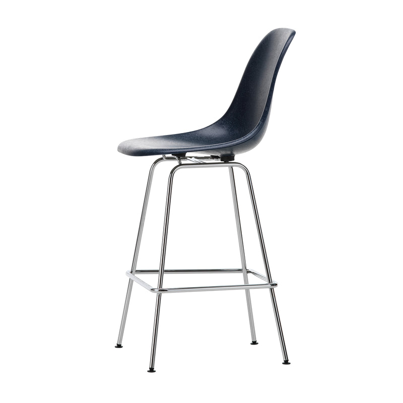 Vitra - Eames Fiberglass Barstuhl | medium / verchromt/navy blue