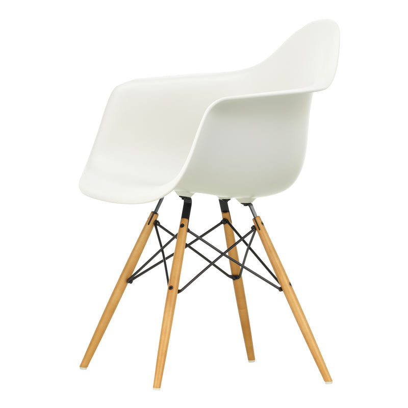 Vitra - Eames Plastic Armchair DAW RE | weiß / Ahorn gelblich