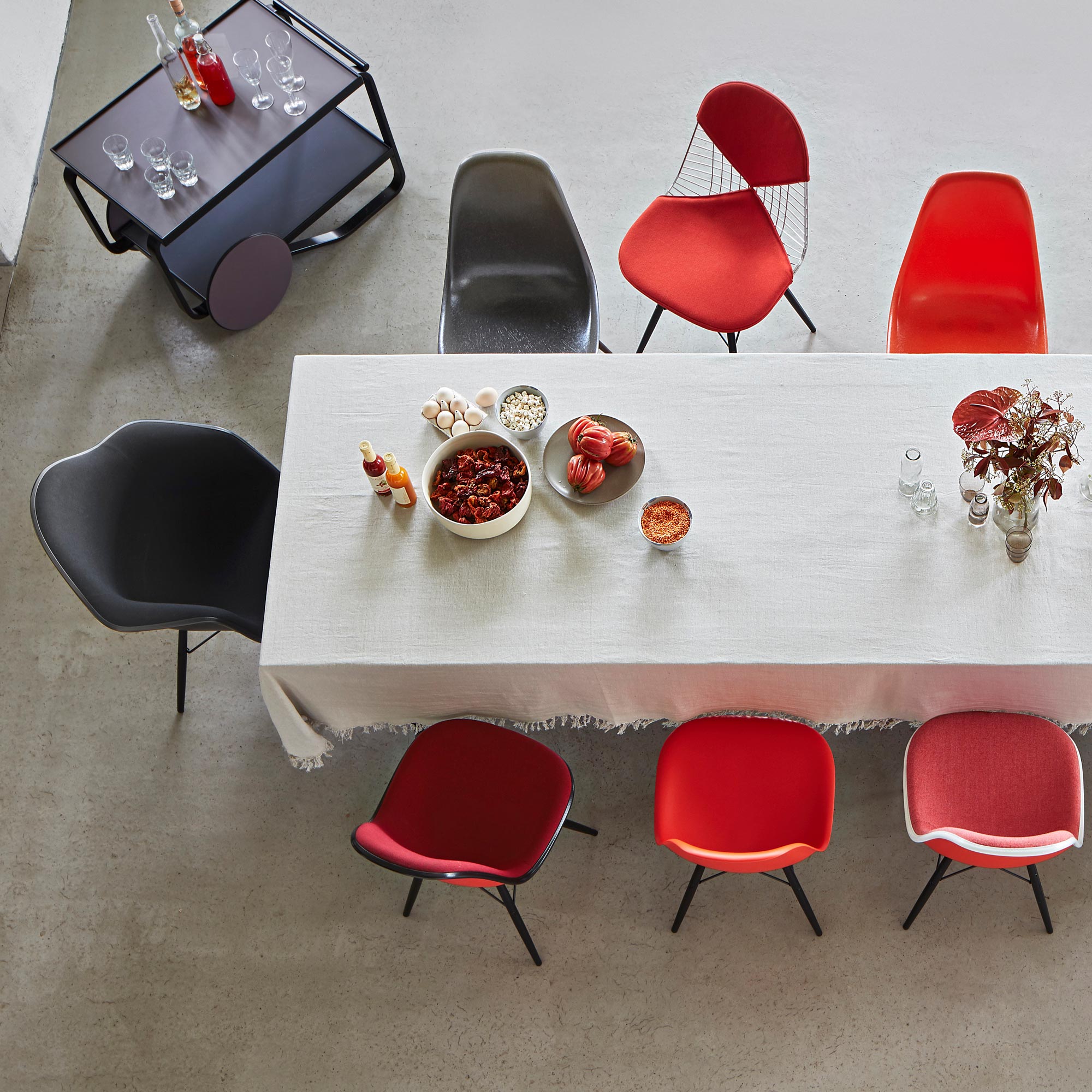 Vitra - Eames Plastic Armchair DAR mit Vollpolster