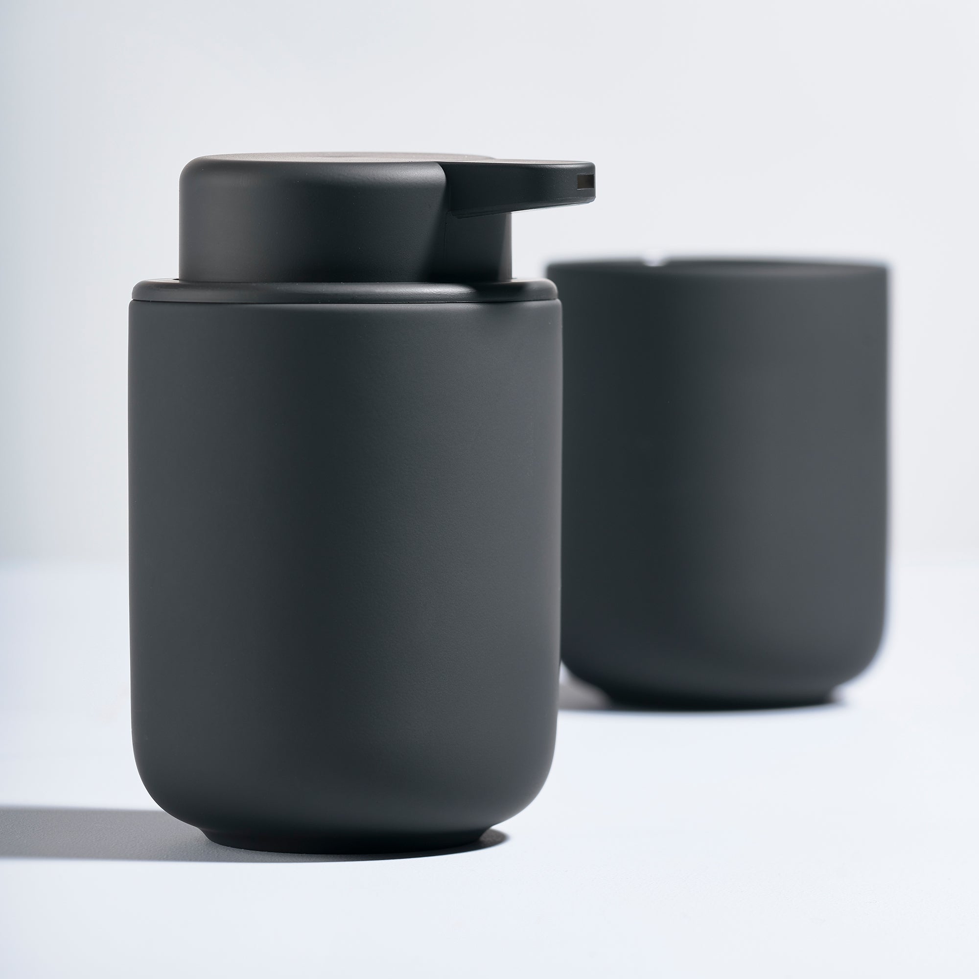 Zone Denmark - Ume Seifenspender | H 12,8 cm / black